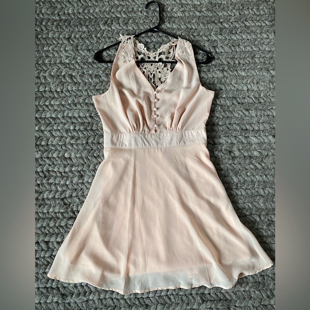 Fascia pink dress with lace back